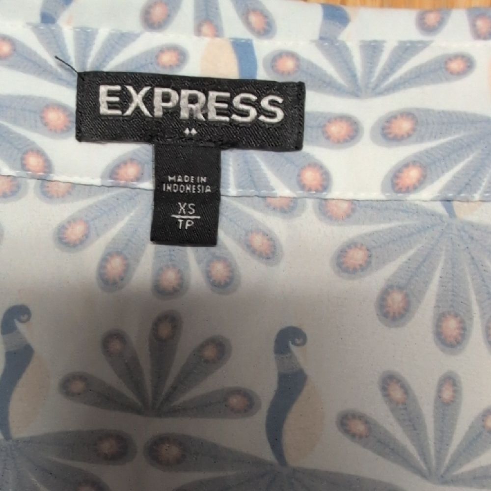 Express White and Blue Floral Button-Down  Size XS - Picture 6 of 7